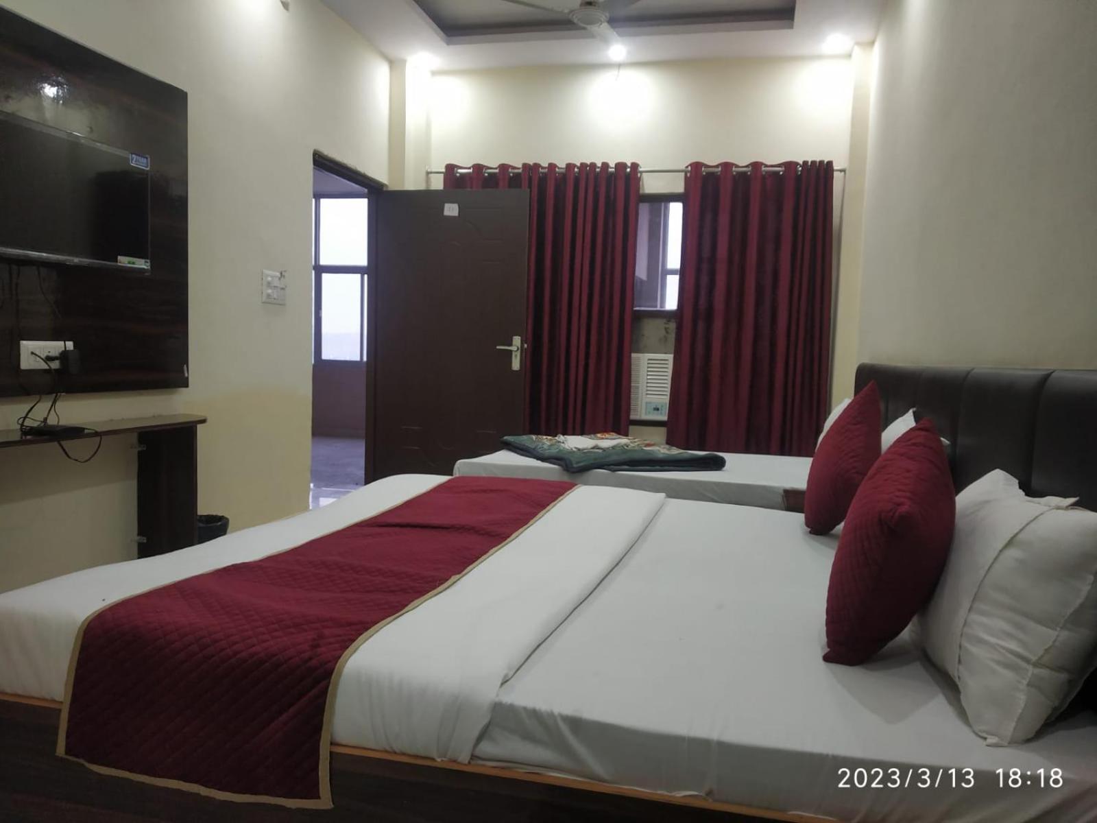 Hotel Aarti Darshan Haridwār Extérieur photo